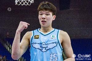 开云棋牌-青岛曾将广厦逼到悬崖边！吧友热议：青岛真的强 含金量还在上升
