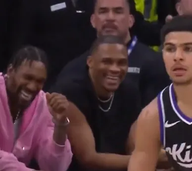 官网登录入口-美媒晒鲍尔今日三分投进后看向替补席的威少，后者开怀大笑